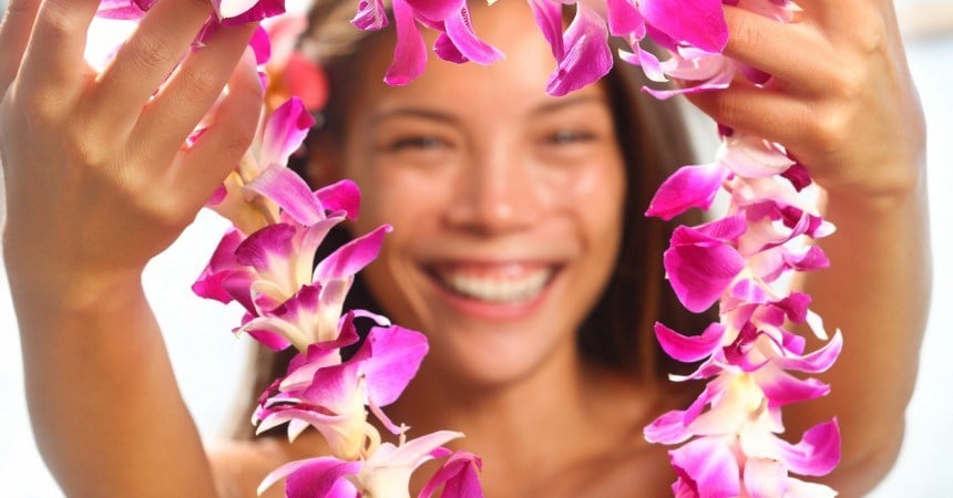 hawaiian necklace made of flowers