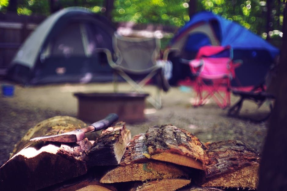 RELAXING AROUND THE FIRE: THE TOP COLEMAN CAMPING CHAIRS FOR ANY PRICE RANGE