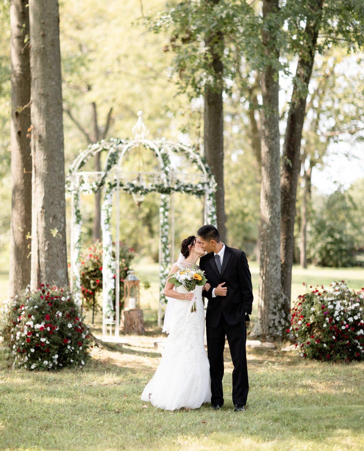 Ideas for having an outdoor wedding ceremony.