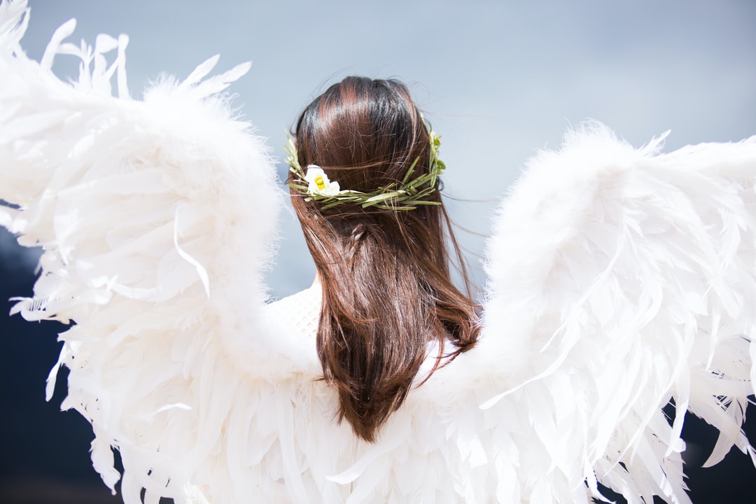 9 signs you have met an angel in human form